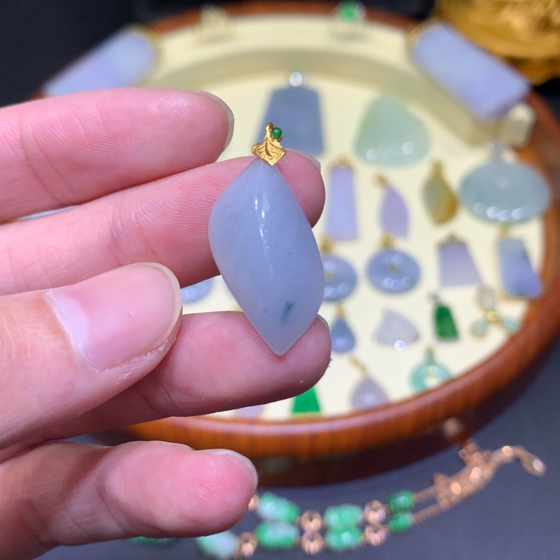 翡翠吊坠(不含链)18K金镶嵌