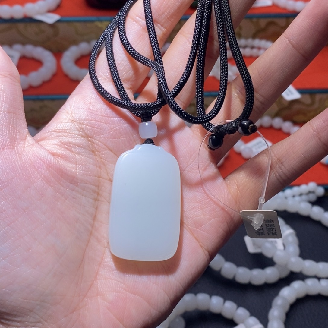 和田玉未镶嵌吊坠(赠链)无事牌