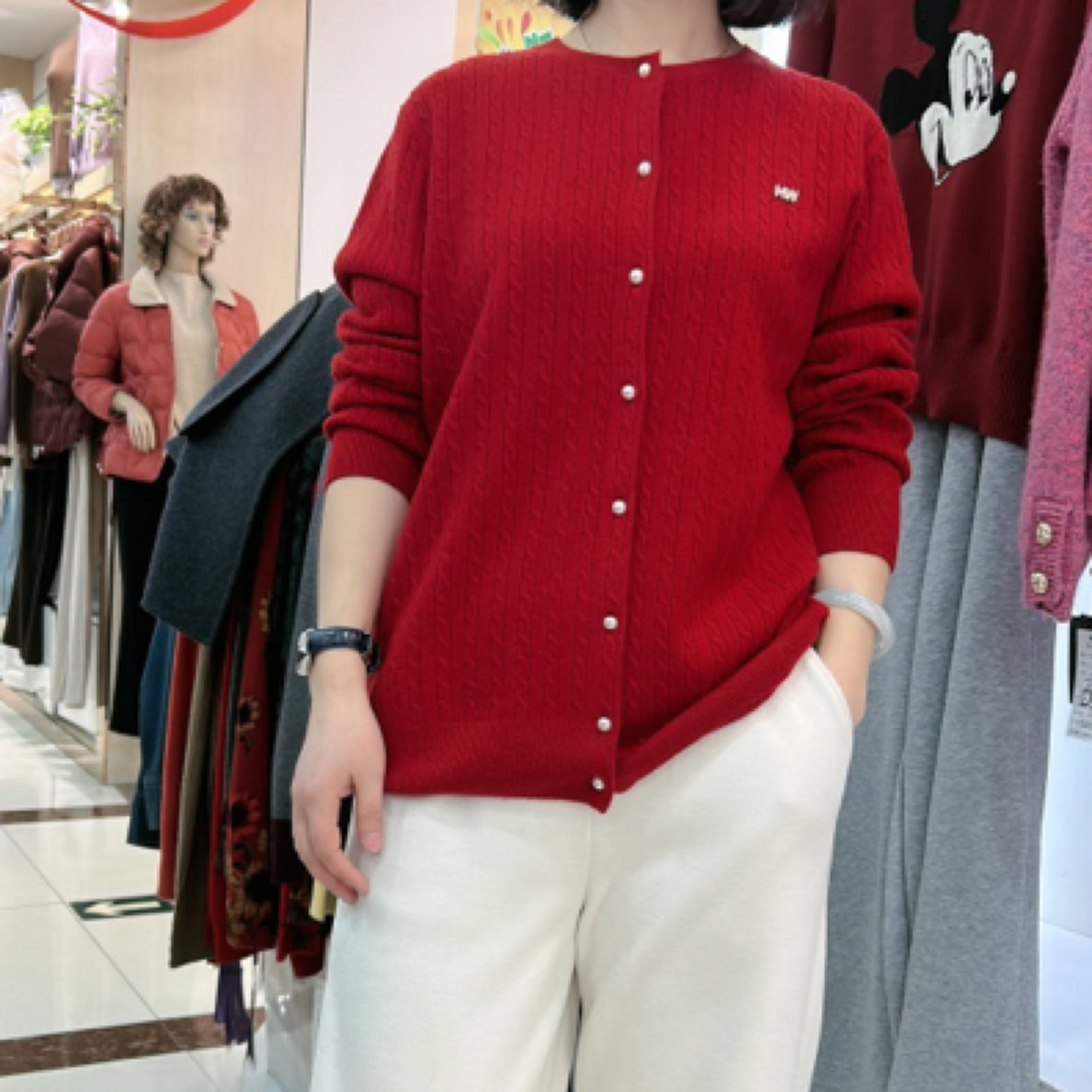 红色珍珠圆领羊毛衫