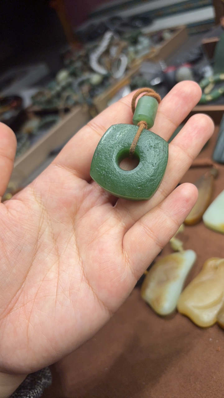 天然和田玉老光吊坠