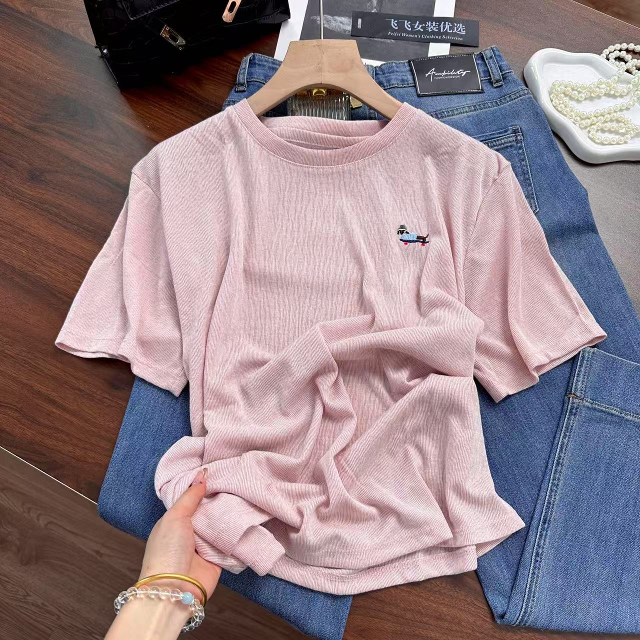 滑板香肠狗刺绣~无敌透气很舒服！纯色简约设计正肩针织衫Y7087