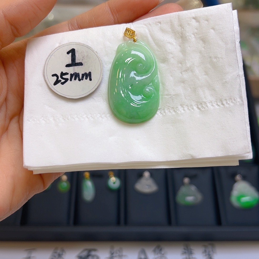 翡翠颈饰18K金镶嵌翡翠