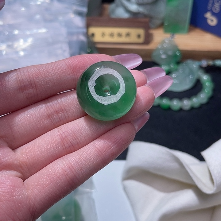 翡翠未镶嵌颈饰24