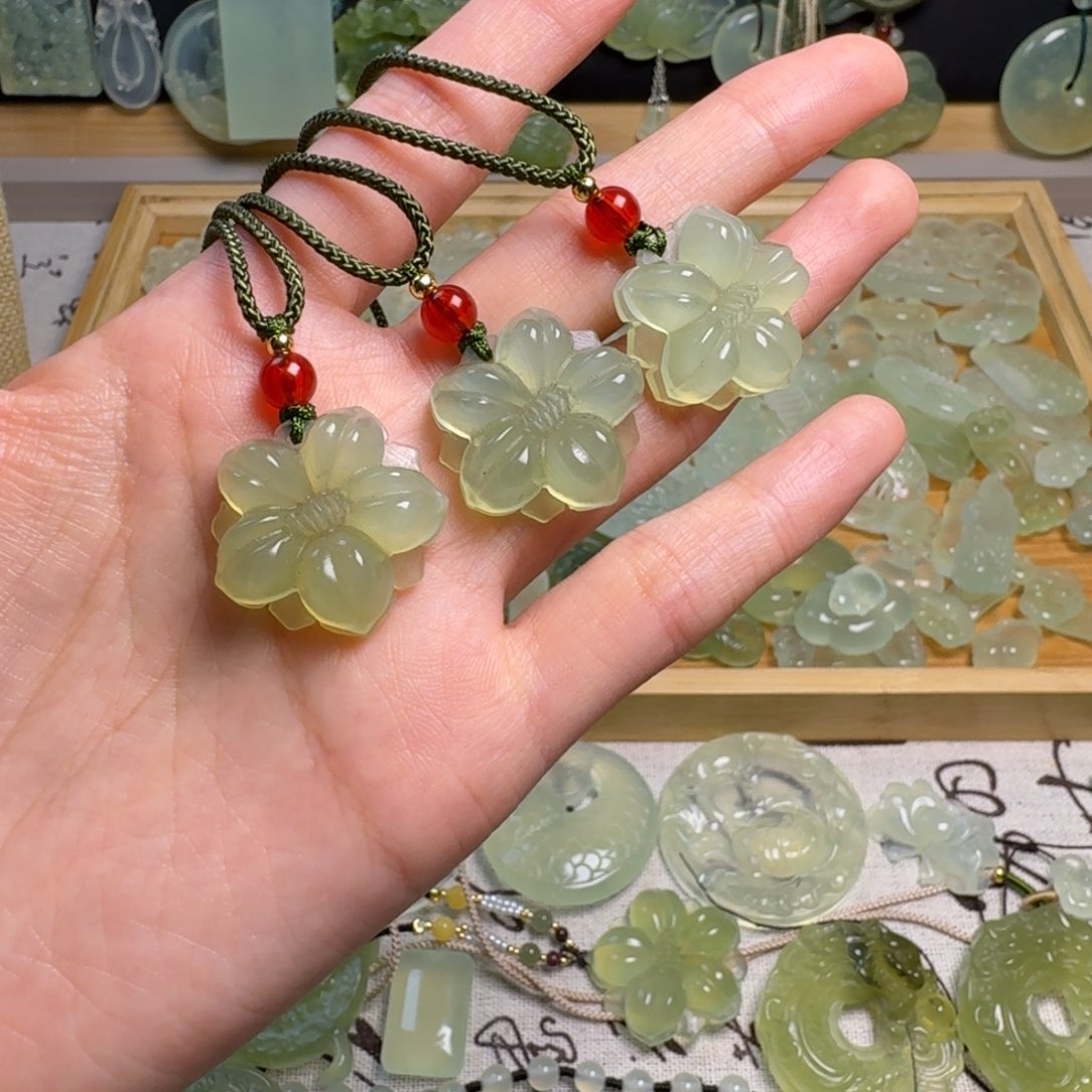 蛇纹石玉颈饰未镶嵌一个