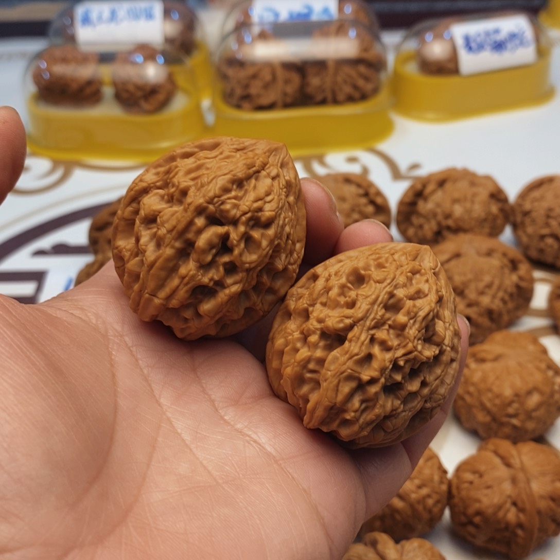 文玩核桃吊坠大沽石40尺