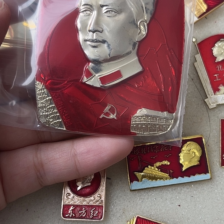 平***家方版八角帽爷爷像章