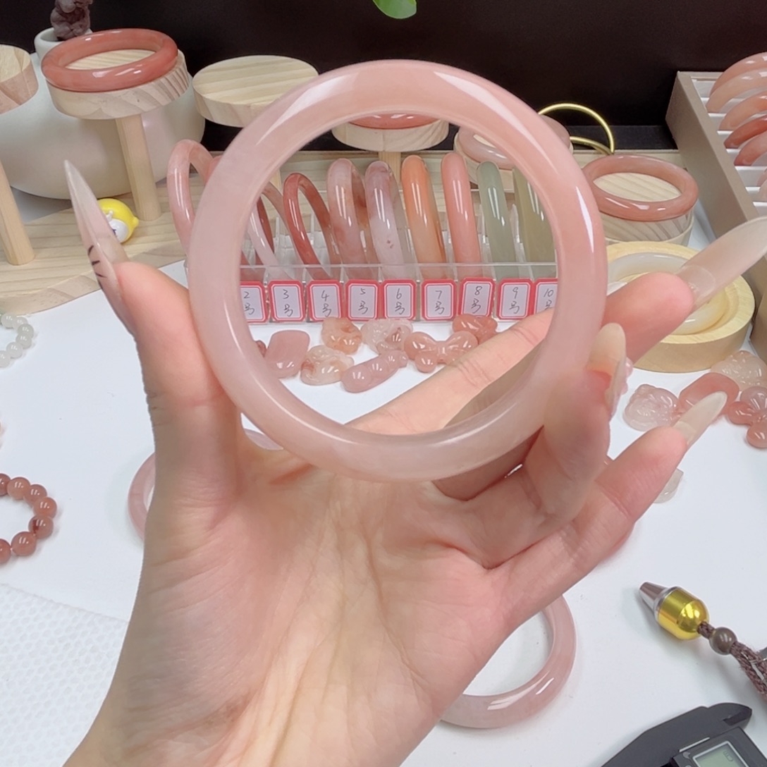 ****～石英质玉未镶嵌手镯