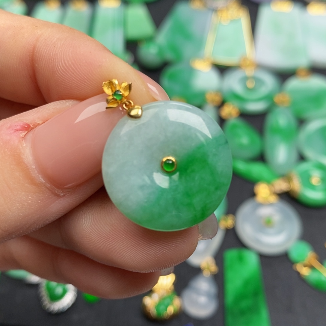 颈饰18K金镶嵌翡翠翡翠