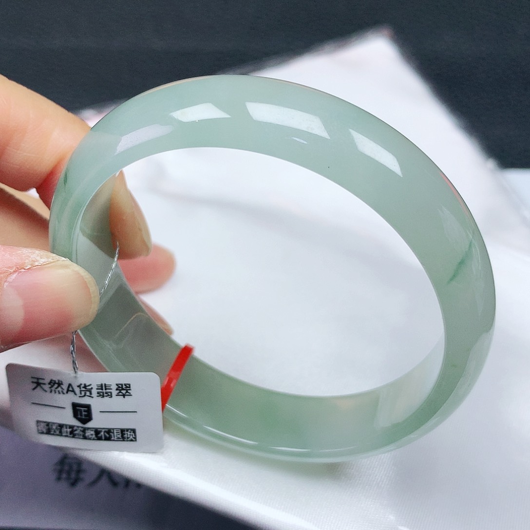 翡翠手镯未镶嵌54圈