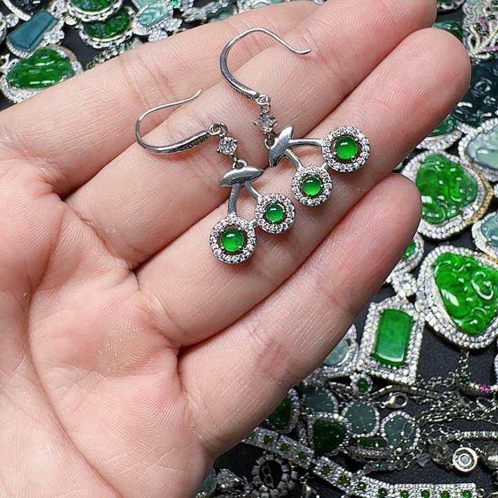 翡翠颈饰未镶嵌天然A货翡翠放漏