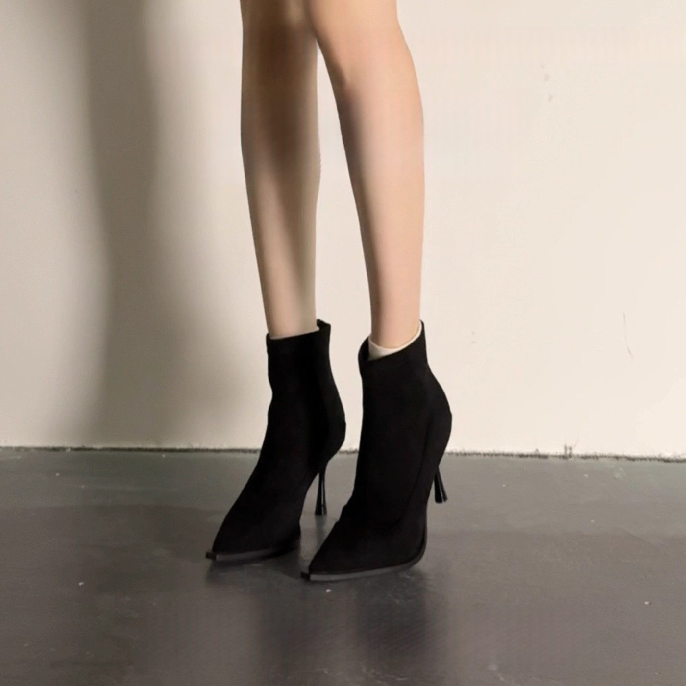 法式名媛风高跟短靴女尖头细跟弹力瘦瘦靴黑色气质裸靴绒面裸靴