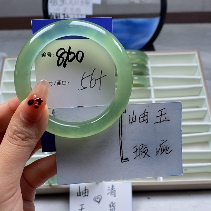 蛇纹石玉手镯未镶嵌