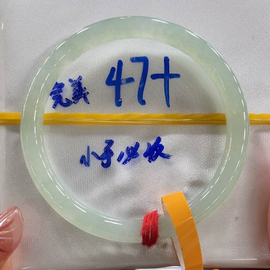 翡翠手镯未镶嵌翡翠手镯