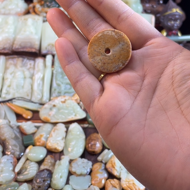 岫岩河磨玉（透闪石质玉）未镶嵌颈饰
