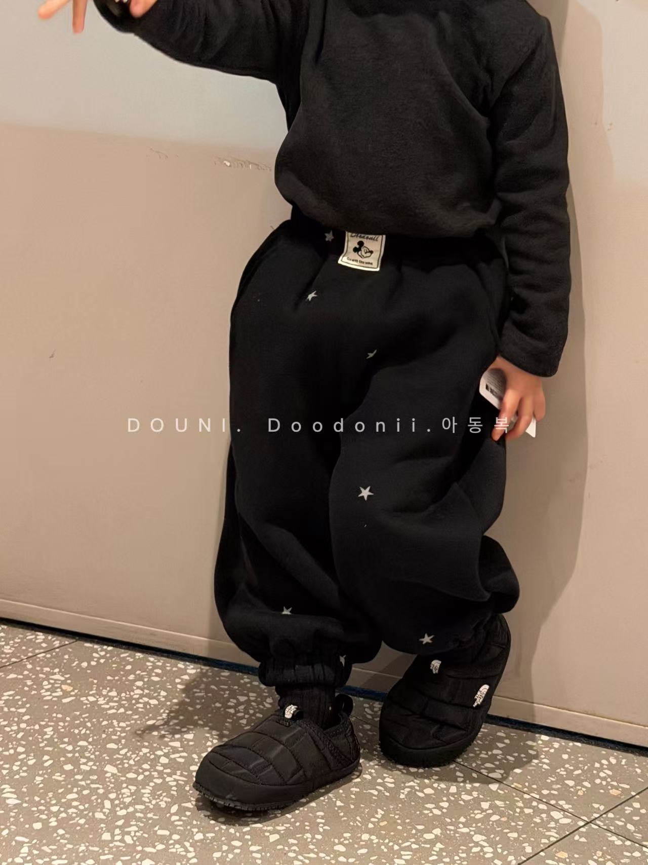 Doodonii 豆泥韩国冬季儿童加绒束脚星星卫裤男女童休闲百搭长裤