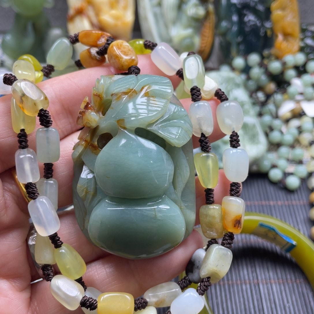 蛇纹石玉颈饰未镶嵌吊坠