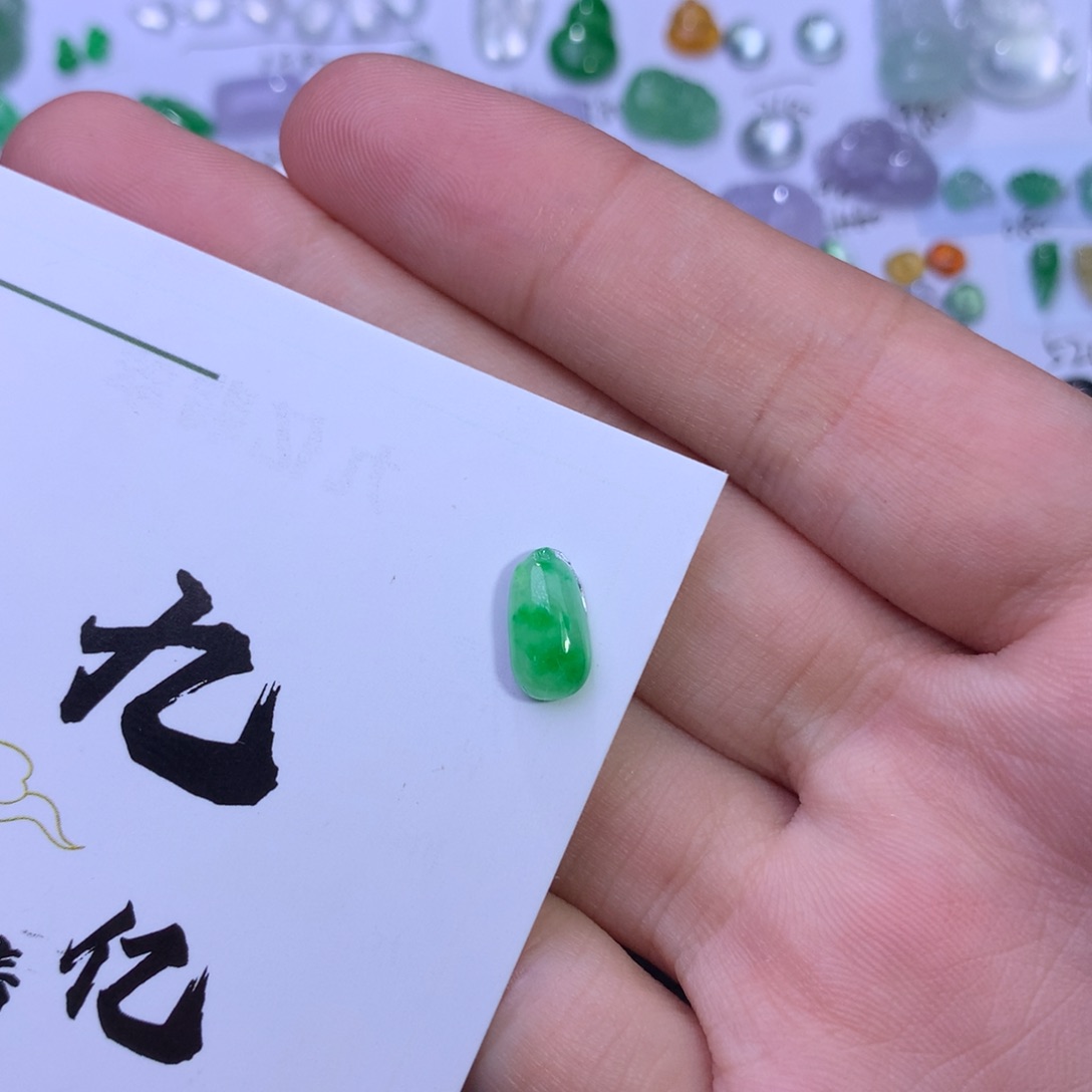 颈饰未镶嵌翡翠天然翡翠A货 绿福瓜