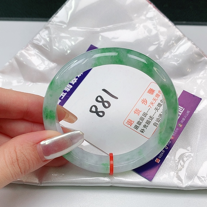 翡翠手镯未镶嵌翡翠手镯