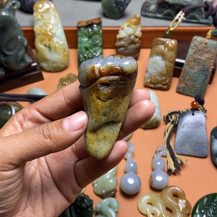 和田玉颈饰未镶嵌