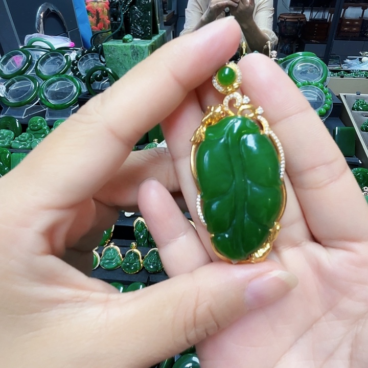 和田玉（碧玉）18K金镶嵌颈饰