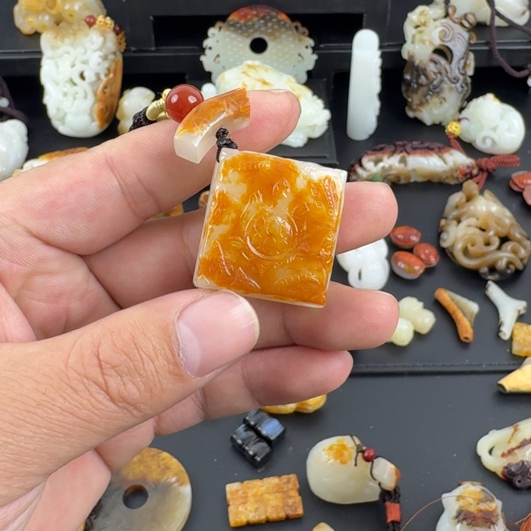 和田玉（糖玉）颈饰未镶嵌水*道