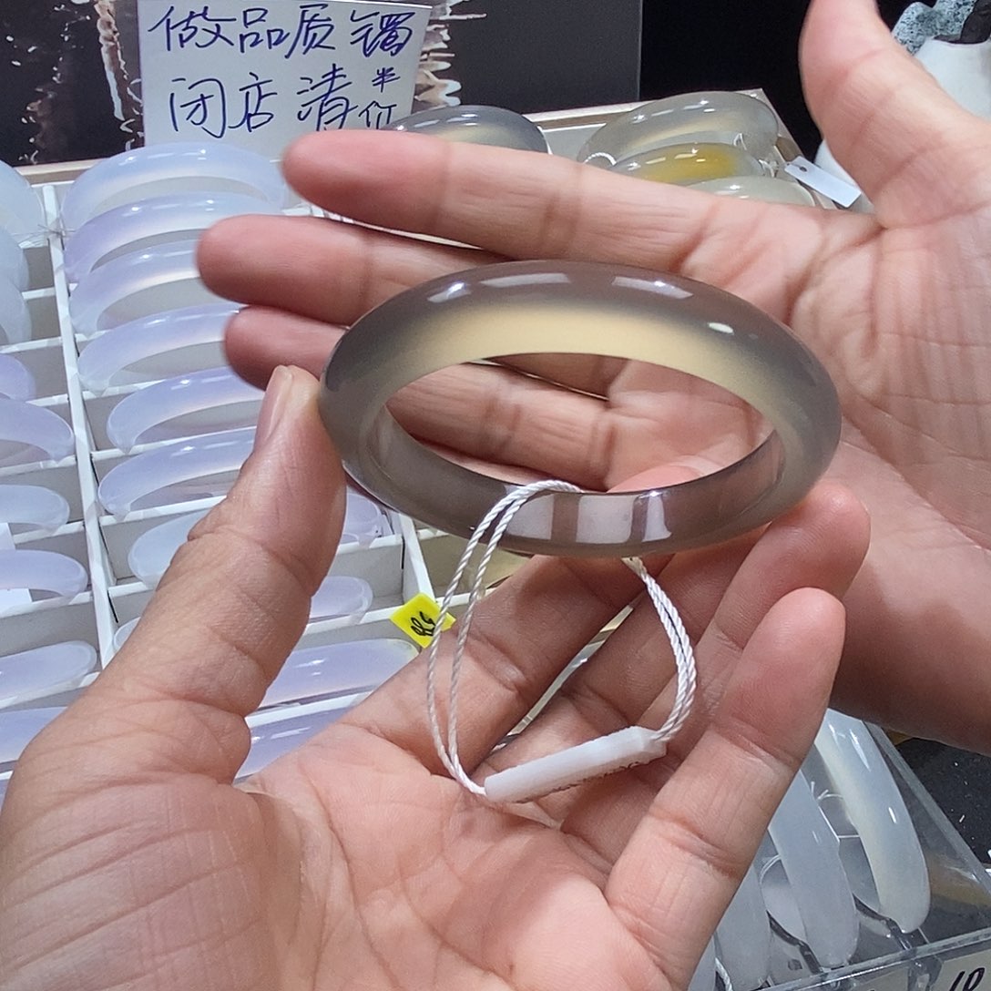 玛瑙/玉髓手镯未镶嵌52