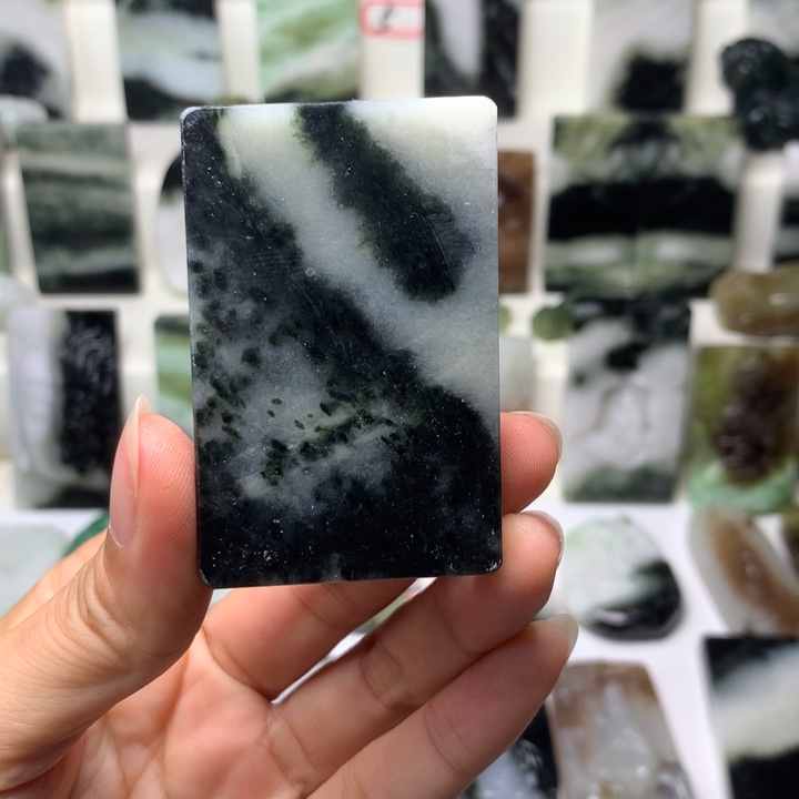 独山玉未镶嵌颈饰