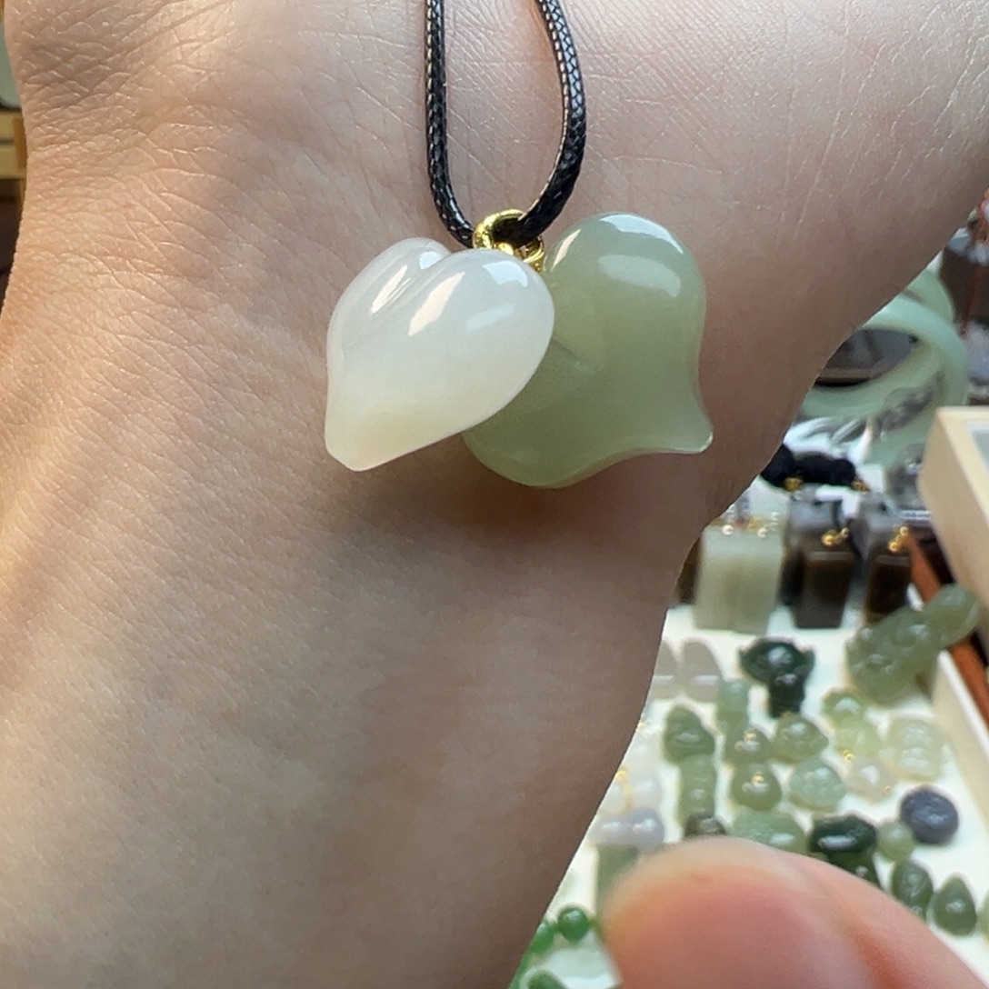 和田玉（糖玉）未镶嵌颈饰拍一发一