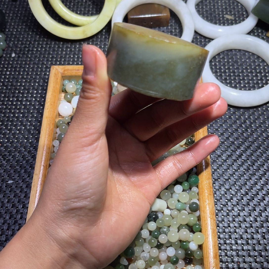 未镶嵌和田玉车挂