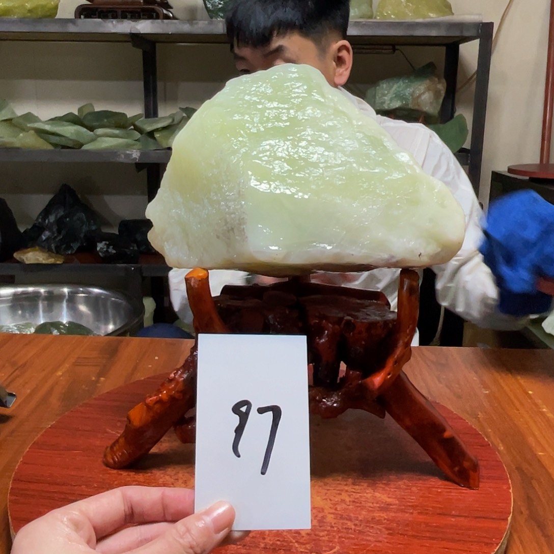 蛇纹石玉未镶嵌原石
