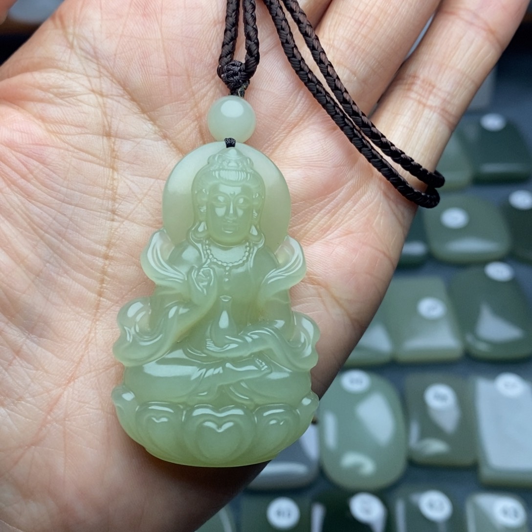 和田玉颈饰未镶嵌李****拿