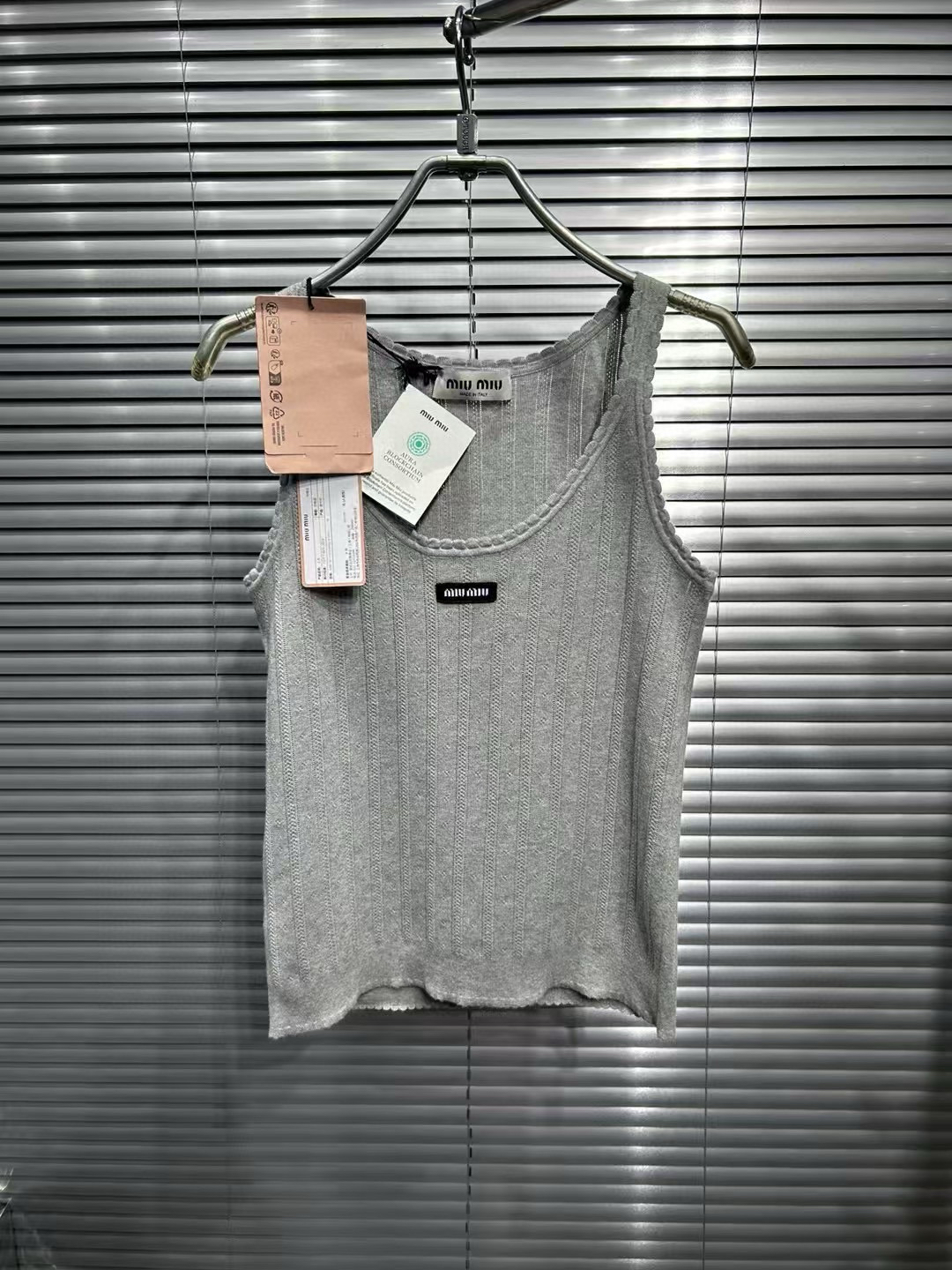 未使用 MIU MIU/缪缪 25ss胸前刺绣灰色女士针织款背心 38码