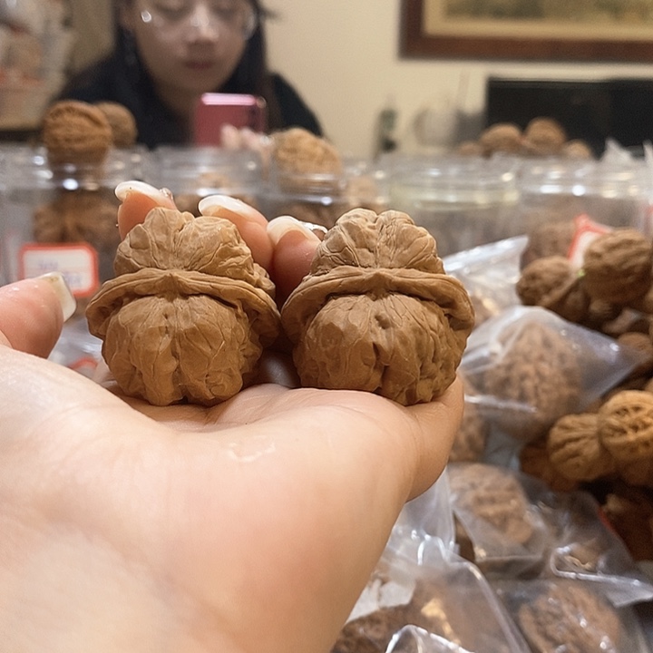 文玩核桃吊坠边37肚39蛤蟆头有点黄