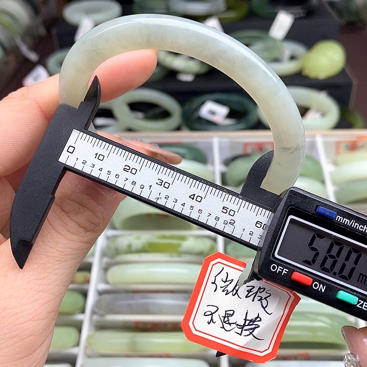 蛇纹石玉手镯未镶嵌557