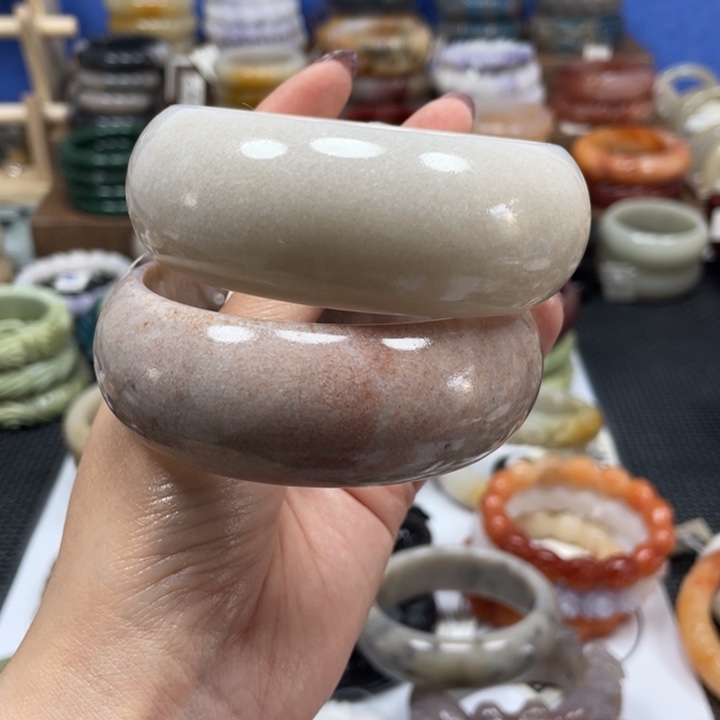 石英质玉手镯未镶嵌