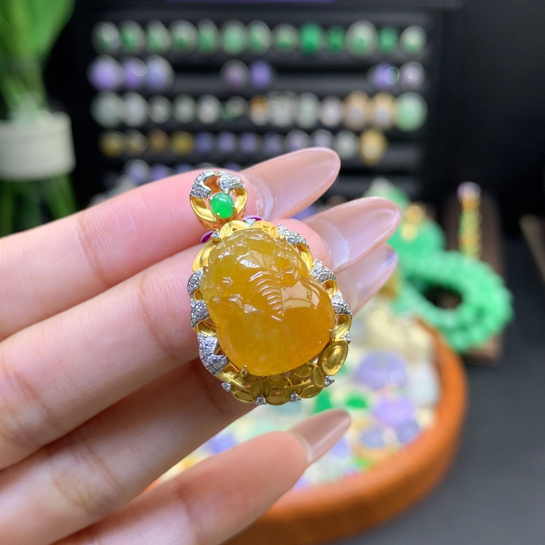 翡翠18K金镶嵌颈饰
