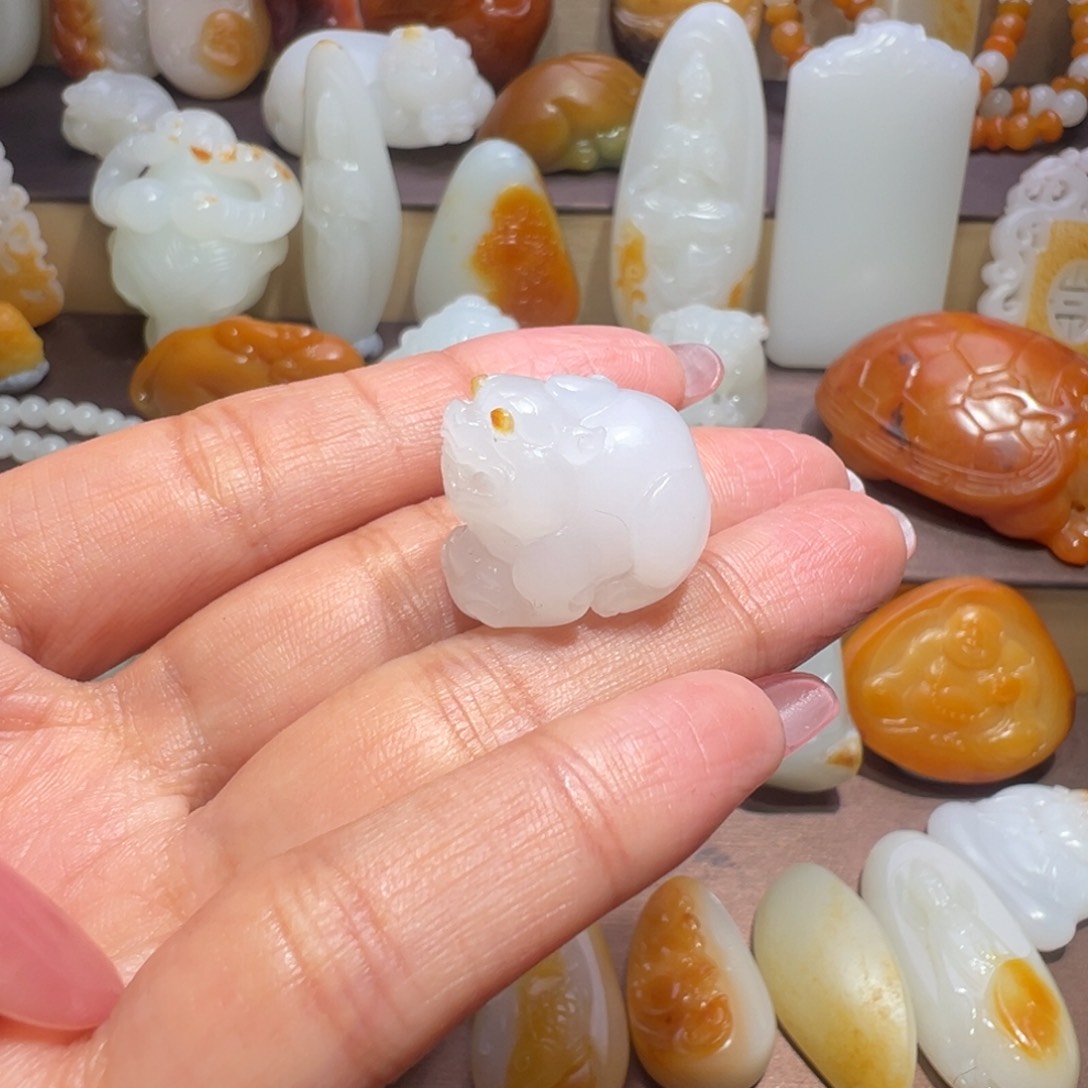 和田玉颈饰未镶嵌彼****光