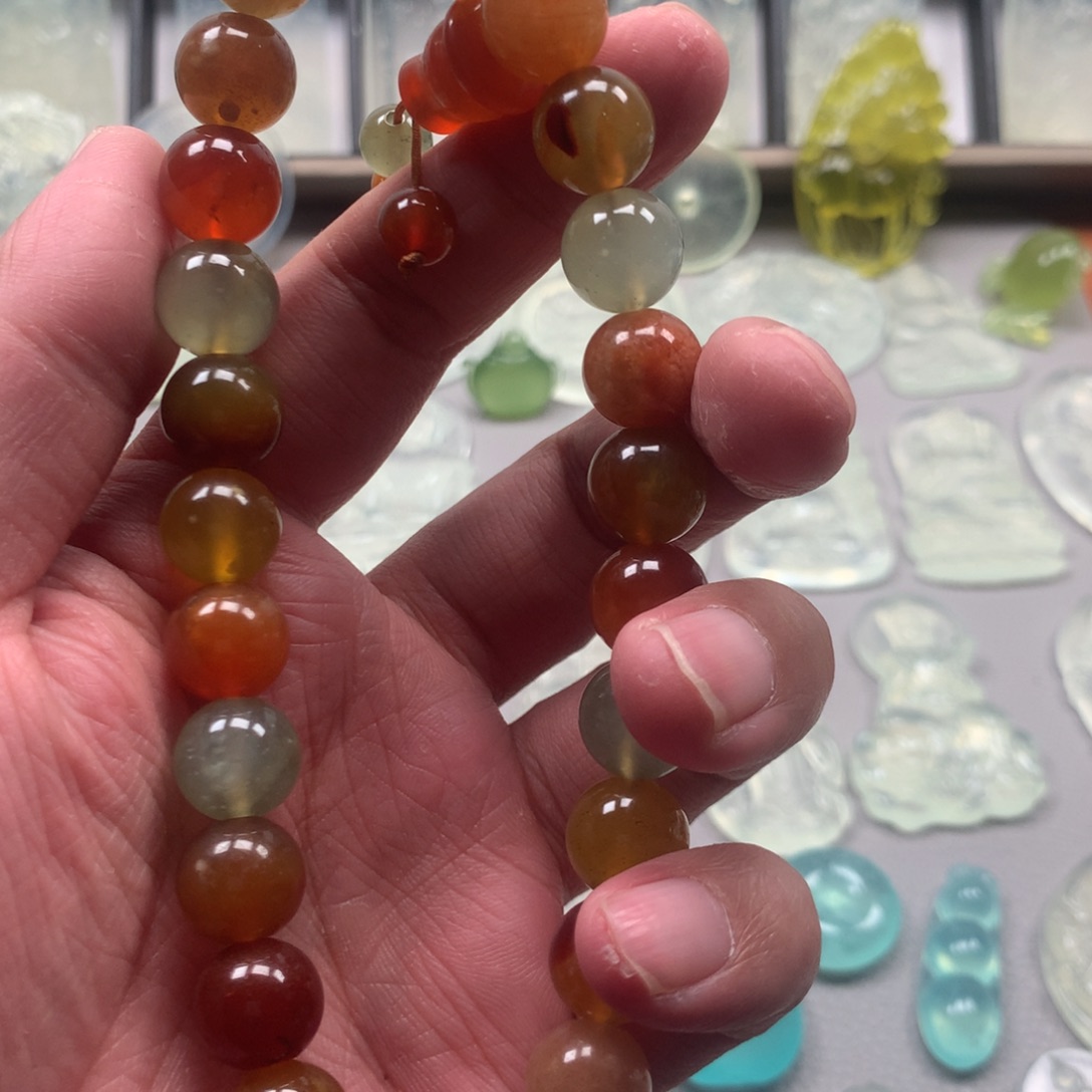 蛇纹石玉颈饰未镶嵌