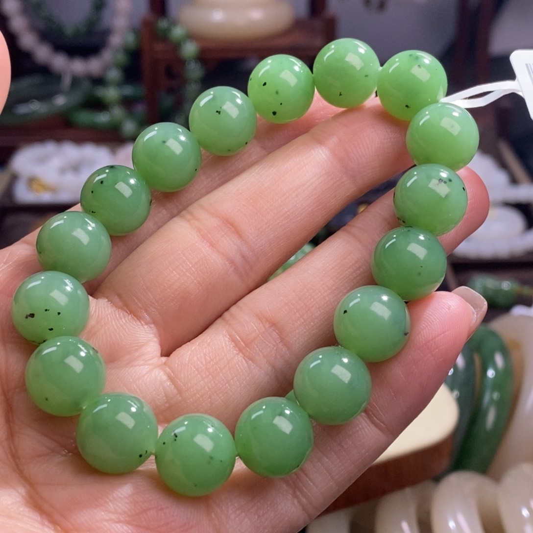 和田玉精品老矿料碧玉乌兰海苹果绿手串约12未镶嵌