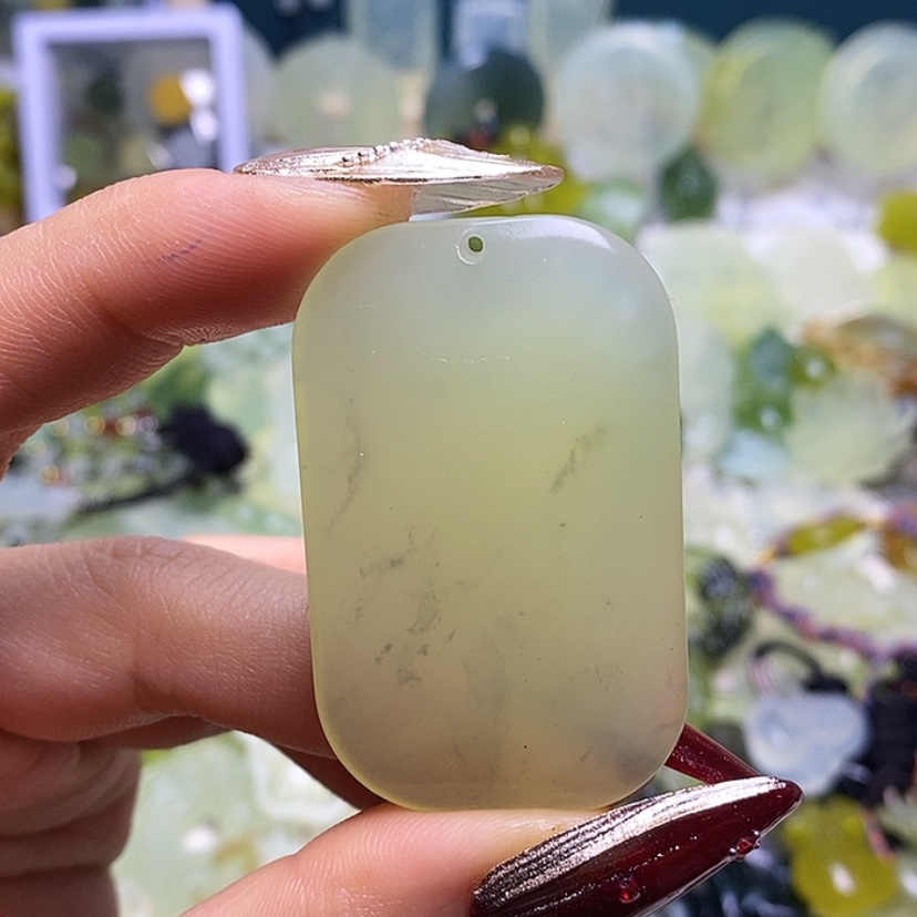 【闪购商品】蛇纹石玉颈饰未镶嵌