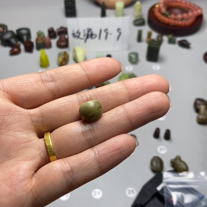 金***莱蛇纹石玉未镶嵌项链