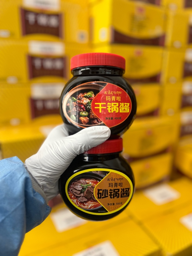 拍一发二玛青啦砂锅酱400克，干锅酱400克共2瓶包邮到家