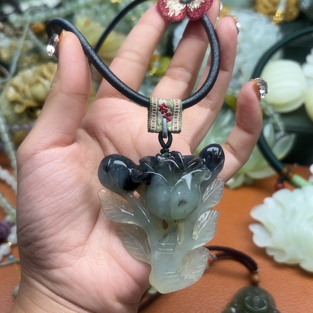 蛇纹石玉未镶嵌吊坠