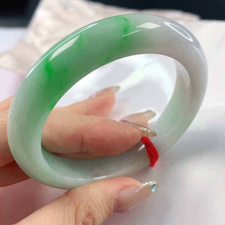 未镶嵌手镯翡翠，950