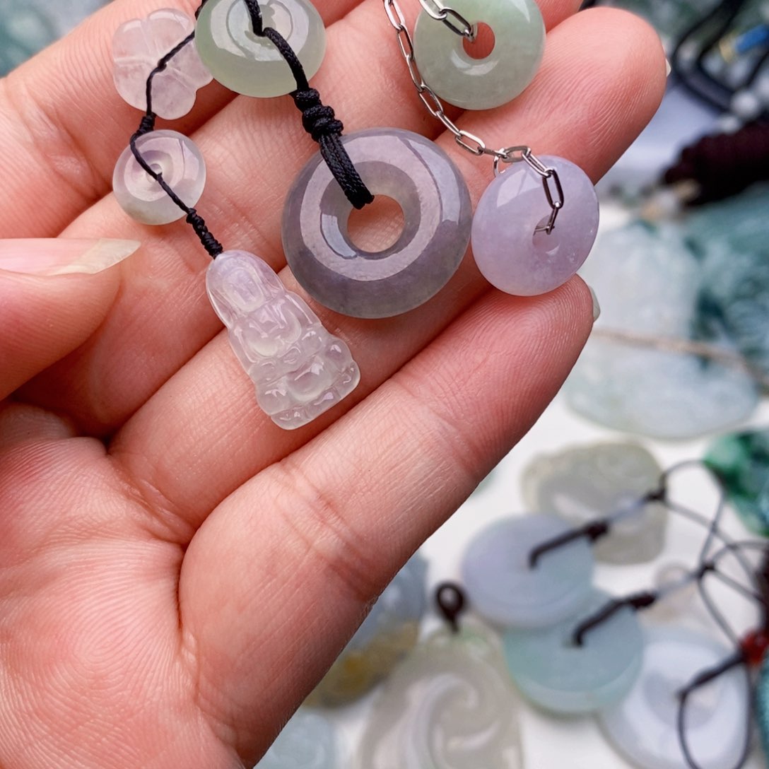 翡翠未镶嵌颈饰堂**正手机挂