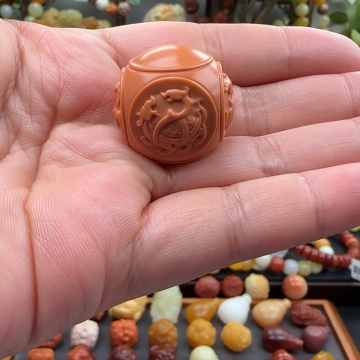 修***石英质玉未镶嵌颈饰