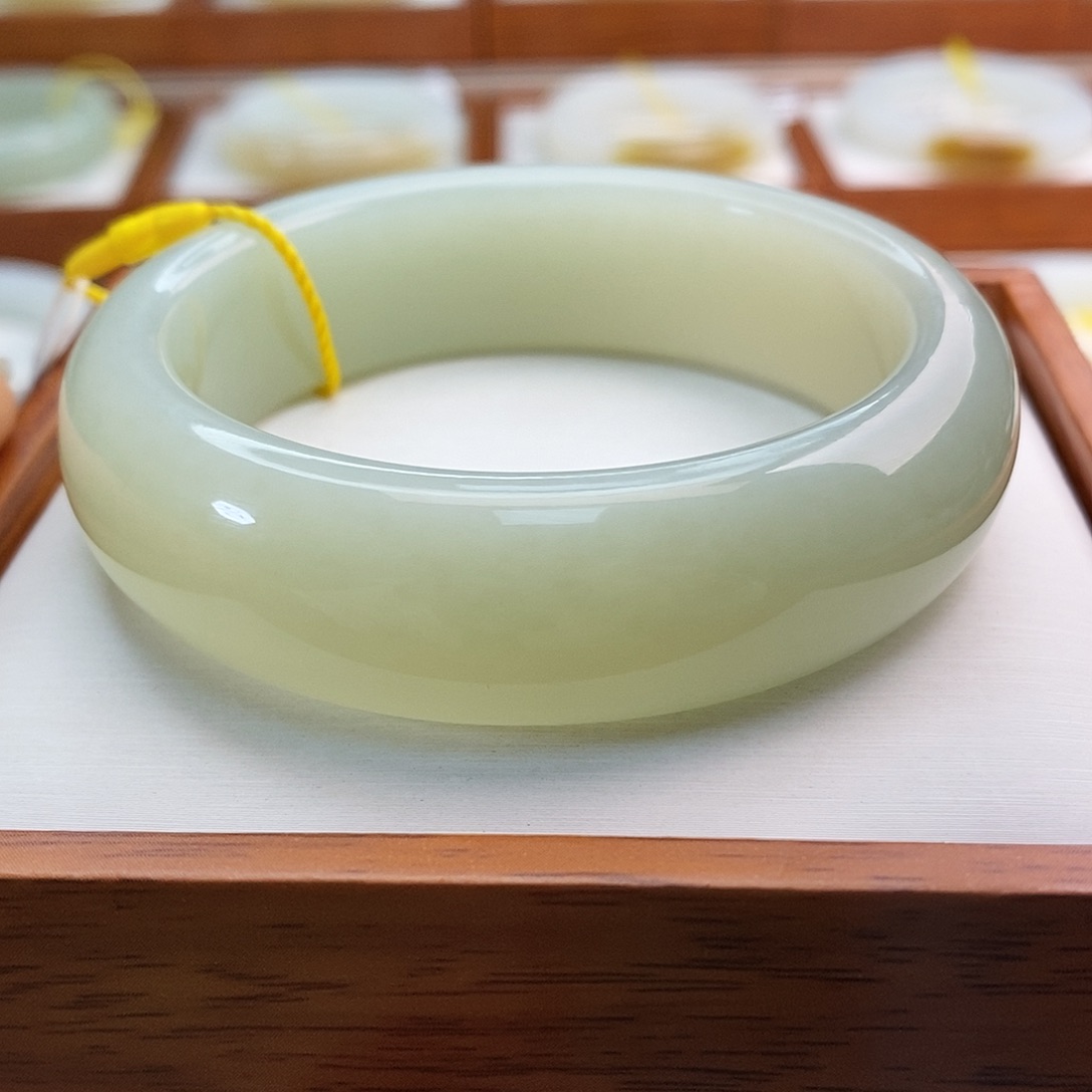 和田玉（青白玉）手镯未镶嵌
