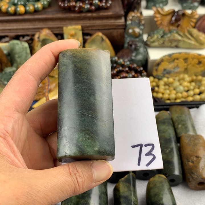 岫岩河磨玉（透闪石质玉）手把件有瑕未镶嵌o****m