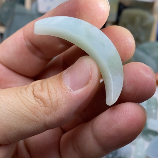 翡翠未镶嵌颈饰翡