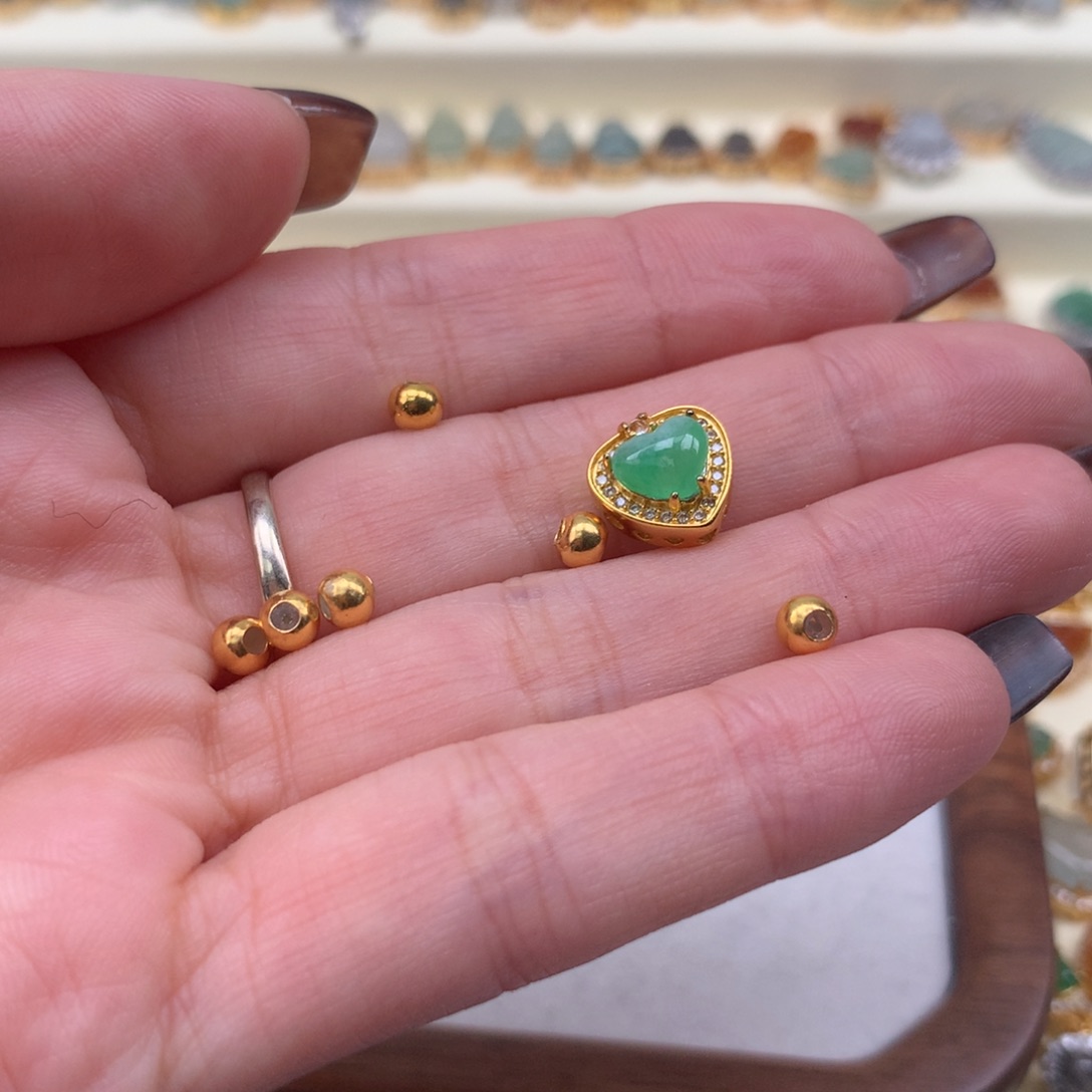 。***，翡翠银S925镶嵌颈饰